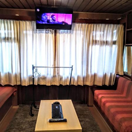 Two Rooms Rustic House - Self Check-In Bucureşti Ngoại thất bức ảnh