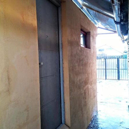 Two Rooms Rustic House - Self Check-In Bucureşti Ngoại thất bức ảnh