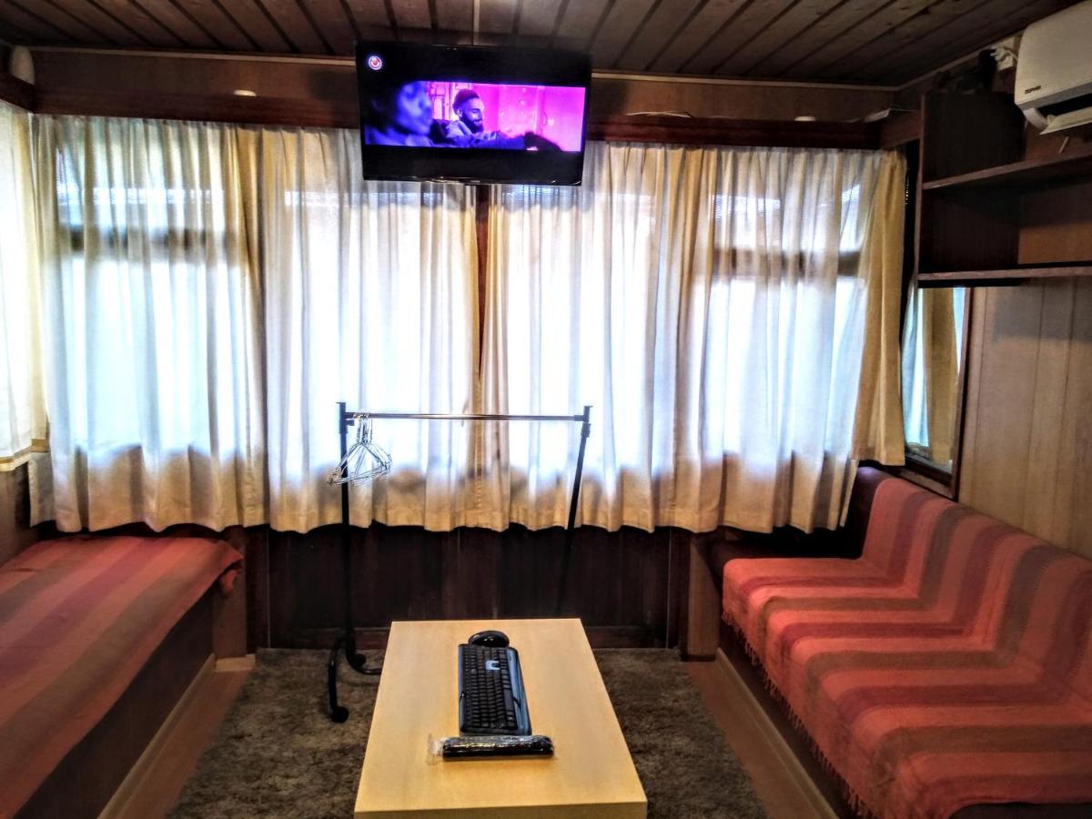 Two Rooms Rustic House - Self Check-In Bucureşti Ngoại thất bức ảnh