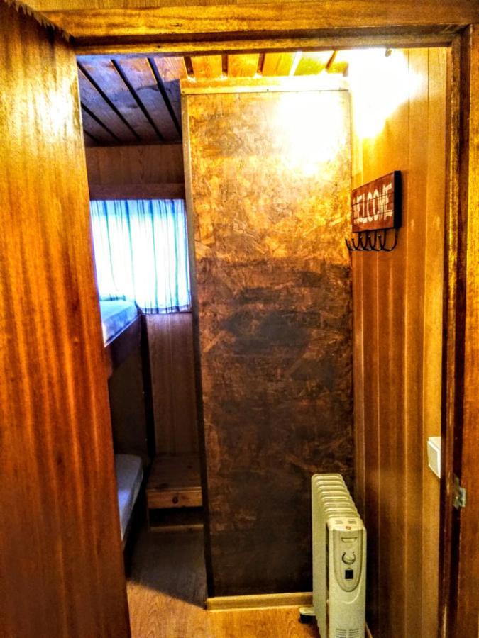 Two Rooms Rustic House - Self Check-In Bucureşti Ngoại thất bức ảnh