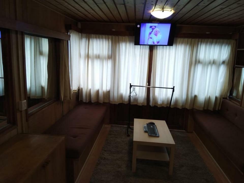 Two Rooms Rustic House - Self Check-In Bucureşti Ngoại thất bức ảnh