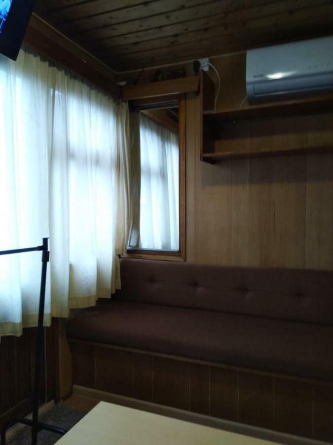 Two Rooms Rustic House - Self Check-In Bucureşti Ngoại thất bức ảnh