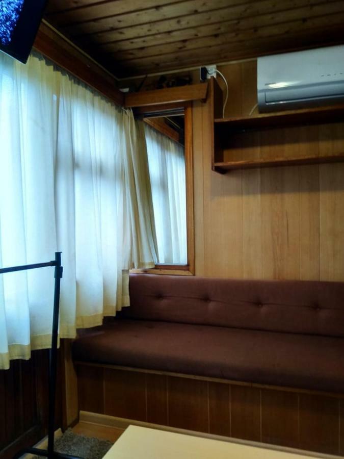 Two Rooms Rustic House - Self Check-In Bucureşti Ngoại thất bức ảnh