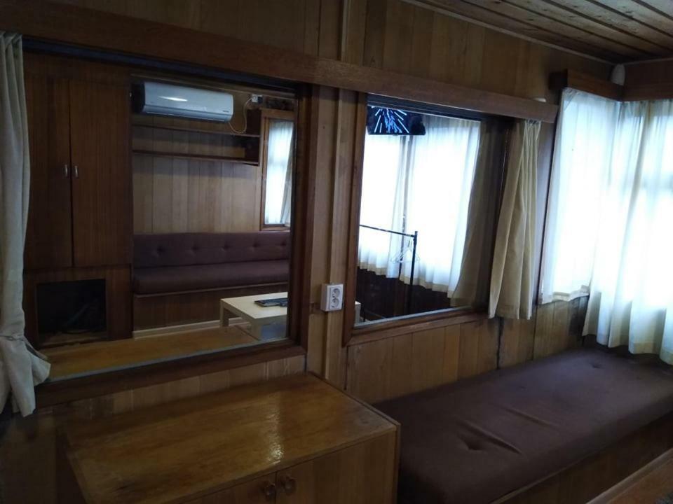 Two Rooms Rustic House - Self Check-In Bucureşti Ngoại thất bức ảnh