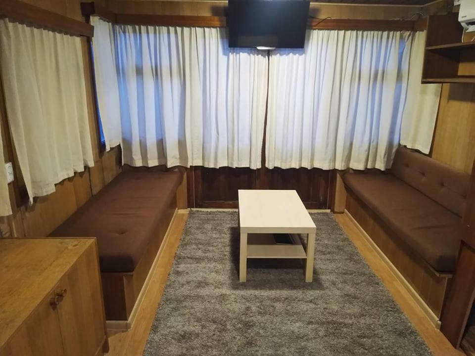 Two Rooms Rustic House - Self Check-In Bucureşti Ngoại thất bức ảnh